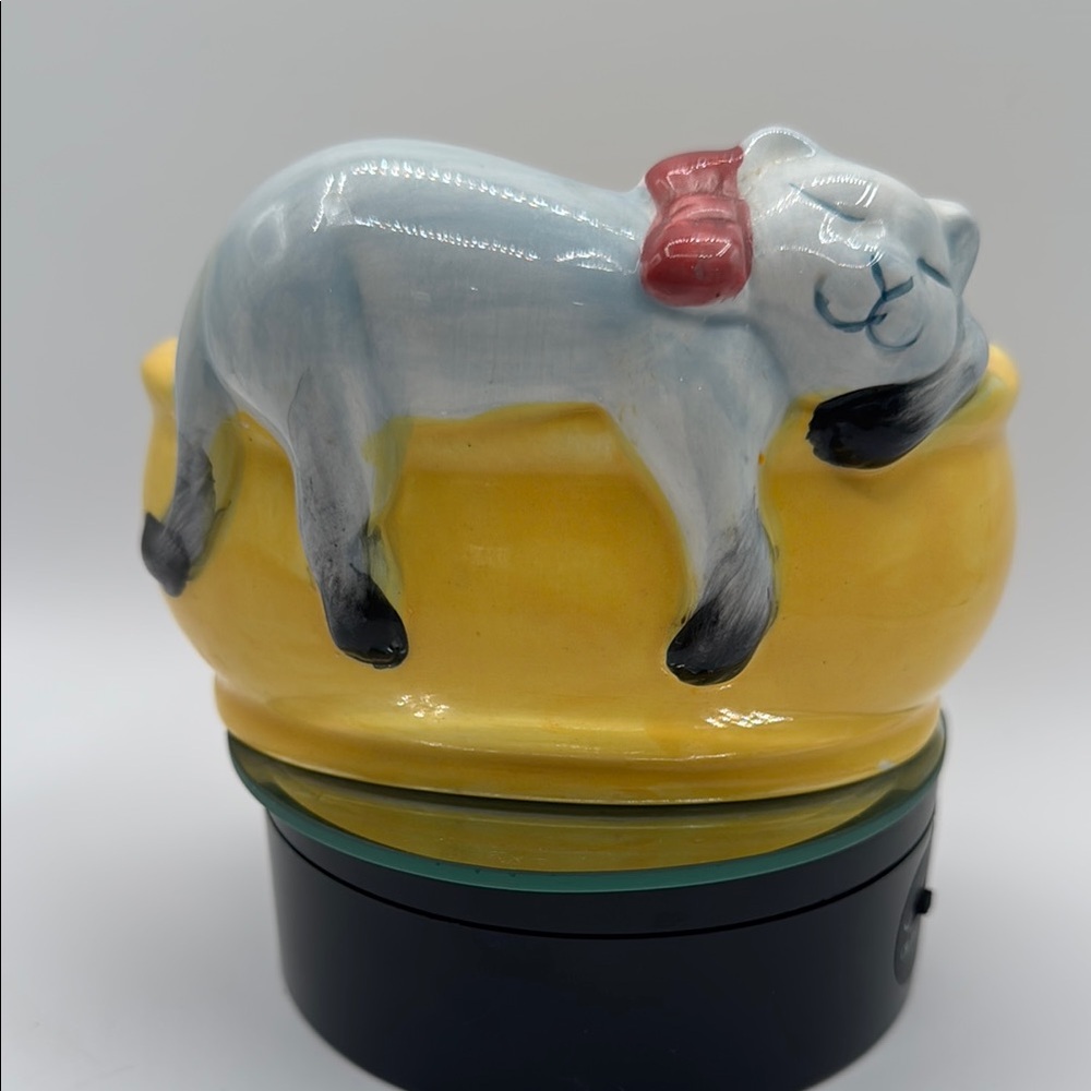 Planter Ceramic Lazy Cat on Yellow Base planter 3.5”x5.5” approx vintage
